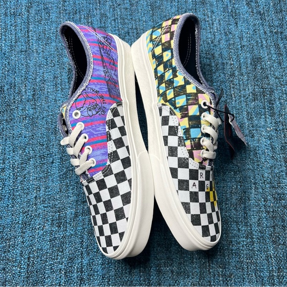 Vans x Strangers Things Authentic Surfer Boy Pizza Sneakers Limited Edition - Picture 5 of 8